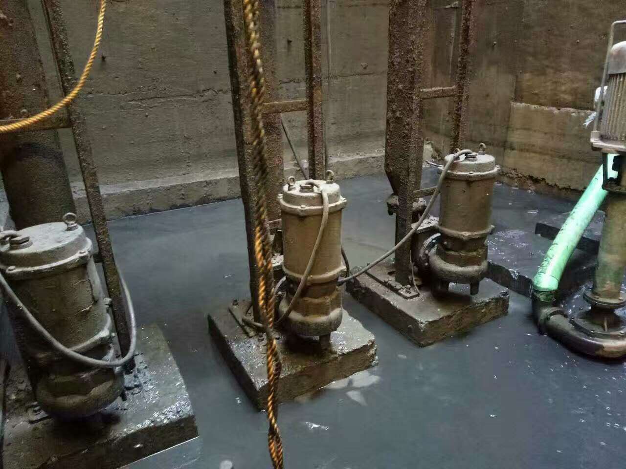 三山污水池清理